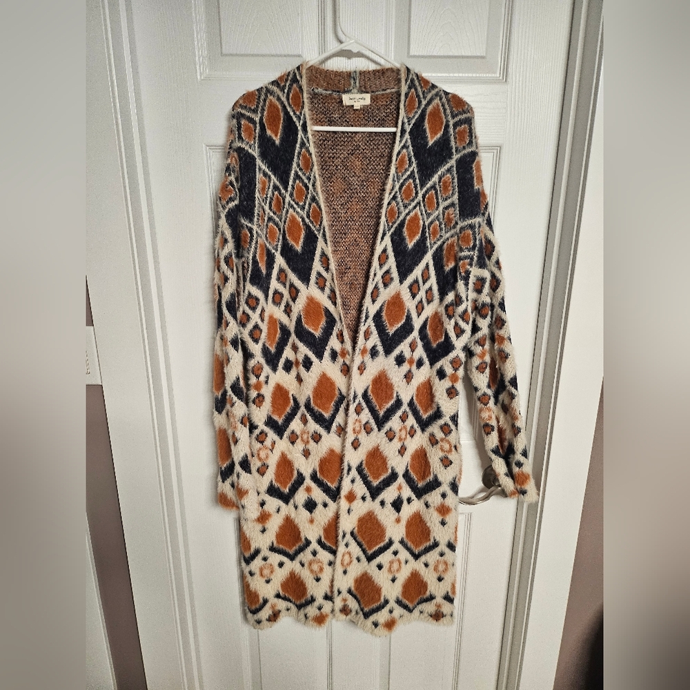 Chic Diamond Pattern Cardigan